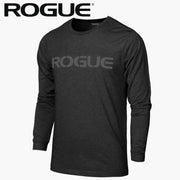ROGUE ベーシック ロングスリーブ Tシャツ ブラックを斜め前方から捉えた長袖シルエットで胸元のROGUEロゴプリントとクルーネック仕様、袖丈バランスが分かる全体デザイン