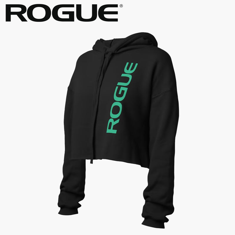 ROGUE クロップパーカー ブラックを斜め前方から捉えたショート丈シルエットでフロントのROGUEロゴ配置とフード付きデザイン、ドローストリングが分かる全体仕様