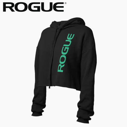ROGUE クロップパーカー ブラックを斜め前方から捉えたショート丈シルエットでフロントのROGUEロゴ配置とフード付きデザイン、ドローストリングが分かる全体仕様
