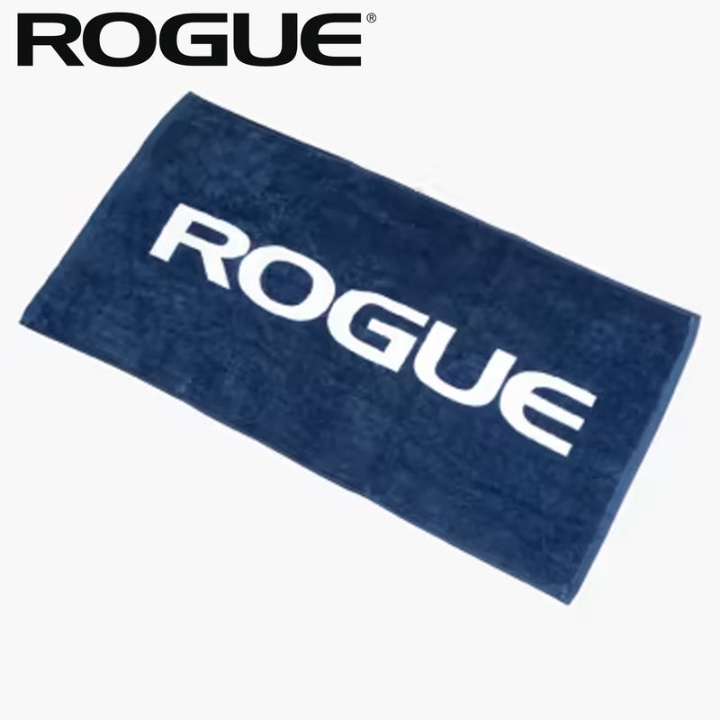 ROGUE ジムタオル ネイビー を斜め上から広げて配置し全体サイズとロゴ配置が分かる俯瞰ビュー