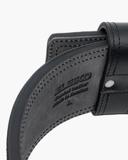 ELEIKO パワーリフティングベルト ブラック IPF公認品 内側レザーを接写しブランド刻印とサイズ表記が分かる裏面仕様のディテール