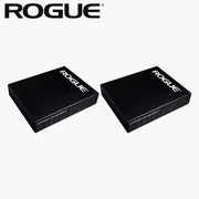 ROGUE クラッシュクッション（ペア） ブラックを斜め上から俯瞰した2枚セットの全体ビュー、厚みとスクエア形状が分かる構図