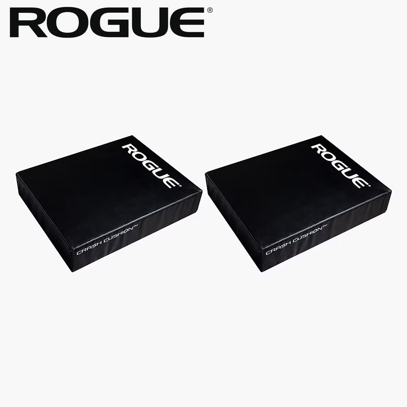 ROGUE クラッシュクッション（ペア） ブラックを斜め上から俯瞰した2枚セットの全体ビュー、厚みとスクエア形状が分かる構図