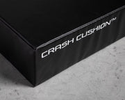 ROGUE クラッシュクッション（ペア） ブラックの側面をクローズアップ、CRASH CUSHIONロゴと表面素材の質感が分かる接写