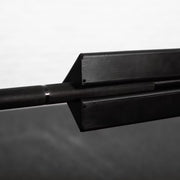 AbMat ザーチャーパッド ブラック パッド外側表面を斜めから捉えマットな質感とエッジ形状が分かるディテール構図