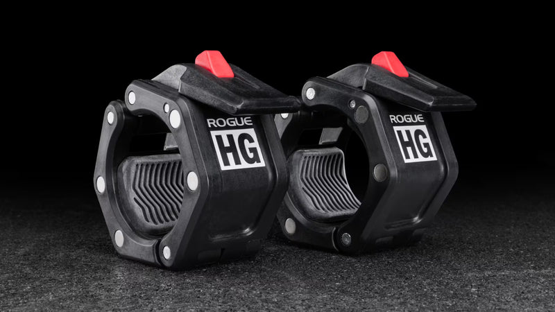 ROGUE HG3.0 カラー マグネティック ブラックをラックアップライトに縦2個並べて固定した状態を正面斜めから捉えた角度。マグネット収納の使用例が分かる構図