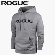 ROGUE ベーシック パーカー グレーカラー を正面斜めから捉え、フードの立体感と胸元ロゴ、落ち着いた色味の生地感が分かるメンズパーカーの外観