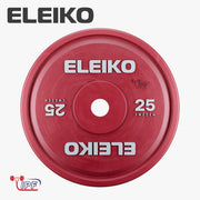 ELEIKO 新型パワーリフティングコンペティションプレート IPF公認品 赤 正面から捉えた25kgウェイトプレート中央穴とELEIKOロゴ刻印、重量表示が確認できるフロントビュー