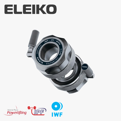 ELEIKO コンペティションカラー IWF公認品 IPF公認品 WPPO公認品 シルバーを正面斜め上から捉えた構図。ローレット加工ノブとレバーハンドル、2.5kg刻印と認証表記が確認できる競技用バーベルカラー