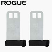 ROGUE V2 ジムナスティックグリップ グレーの製品全体を正面から並べて配置した構成。手首ストラップと指穴形状が分かるトレーニングアクセサリーの外観ディテール