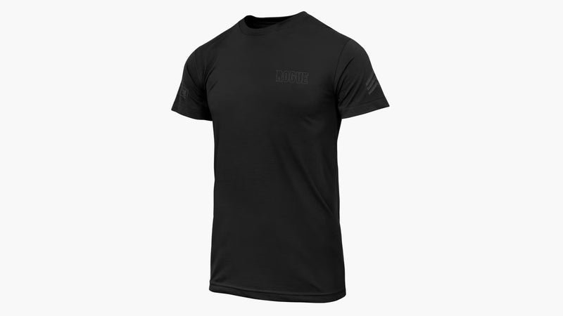 ROGUE インターナショナル Tシャツ ブラック 背面をやや斜めから捉えたシルエットとスカルグラフィックの配置バランス
