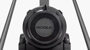 ROGUE エコースキー ブラックの正面フライホイール拡大ビュー、メッシュカバーと中央ロゴ、両側タイヤ配置を確認できる構図