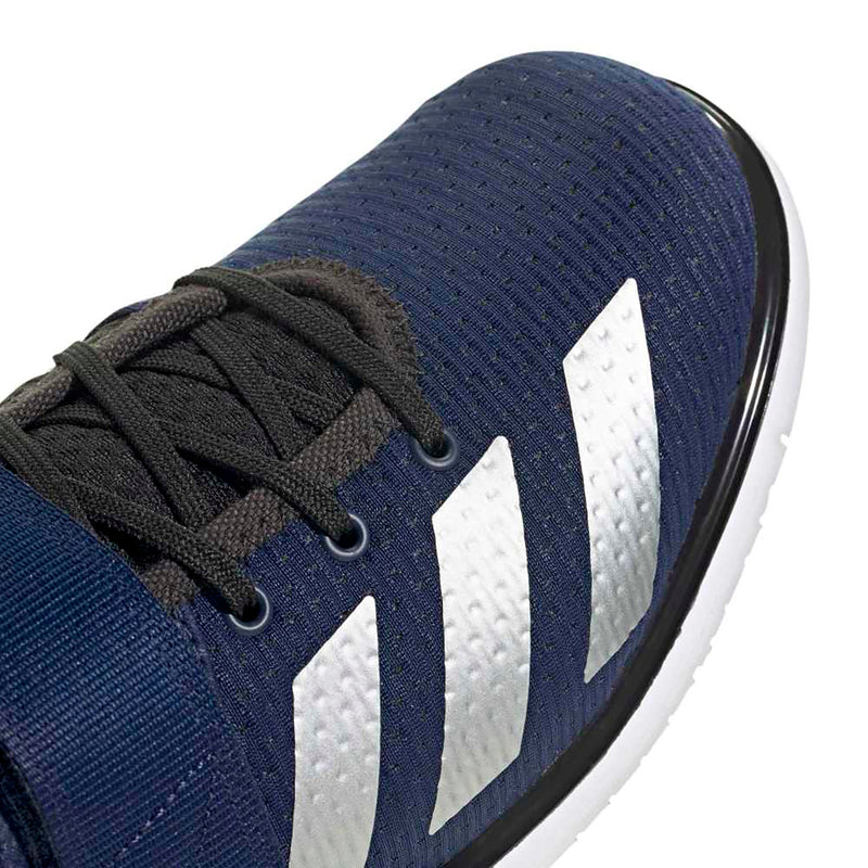 adidas パワーリフト 5 ダークブルー / シルバーメタリック / ルシッドレッドの前足部拡大。スリーストライプスとアッパー素材のディテールを掲載
