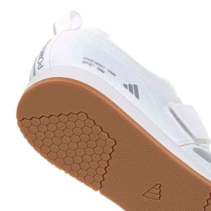 adidas パワーリフト5 フットウェアホワイト/ヘイローシルバー/コアブラックのヒール下部とアウトソール拡大ビュー。ラバーグリップとヒール形状を確認できるウェイトリフティングシューズ