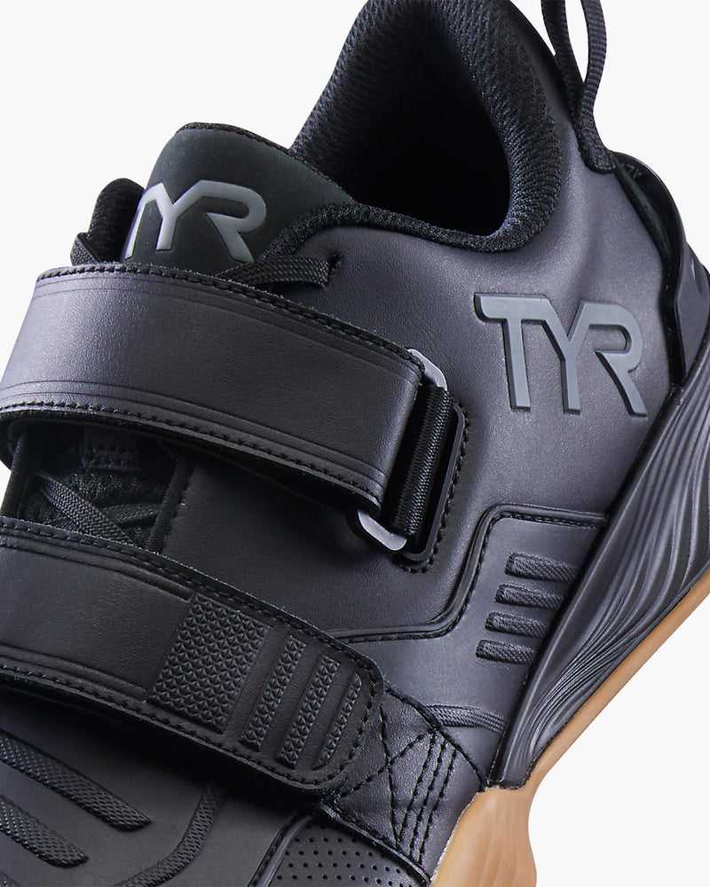 TYR L-2 リフター ブラック/ガム ダブルストラップとアッパー素材の質感を確認できるディテール