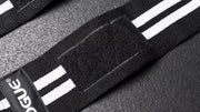 ROGUE リストラップ ブラック＆ホワイト ベルクロ部分の接写、面ファスナーの質感と縫製、ストライプとの位置関係が分かるディテールカット