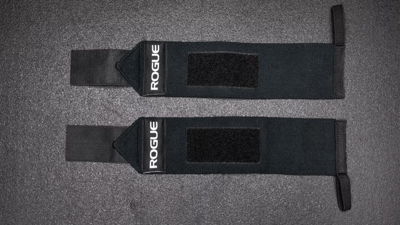 ROGUE リストラップ ネイビーブルーを上から捉えた展開状態で面ファスナー位置と長さ、左右ペア構成が分かる仕様