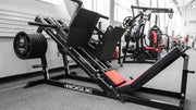 ROGUE ISO レッグプレス 35 ブラック 斜め前方ビュー、シート・背もたれと大型フットプレートの位置関係を確認できる構図