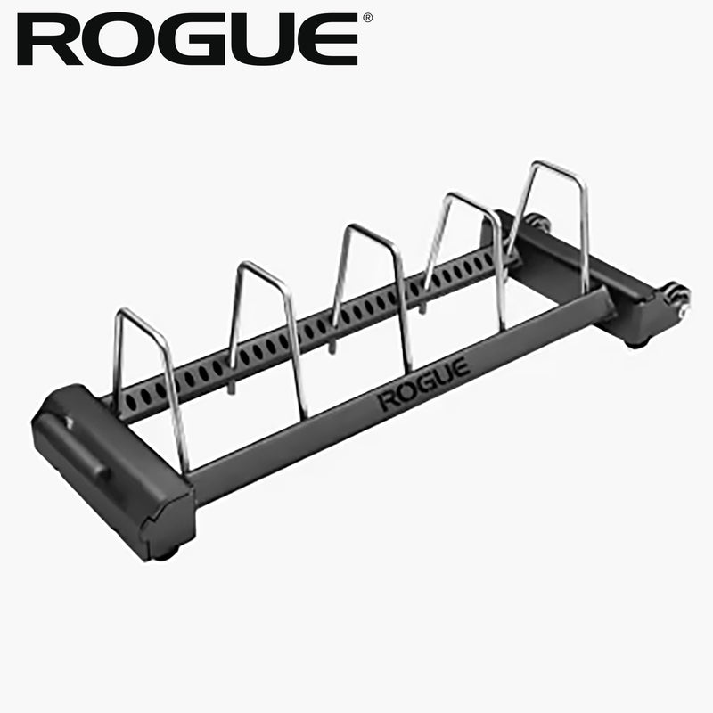 ROGUE ホリゾンタルプレートラック 3.0 ブラックを正面やや俯瞰から捉えた全体構造ビュー、5本の仕切りバーとベースフレームの配置が分かる角度