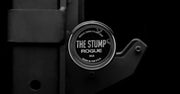 ROGUE 29MM スタンプバー ブラックのエンドキャップを正面から捉えたクローズアップ、刻印ロゴと重量表記が確認できるディテール