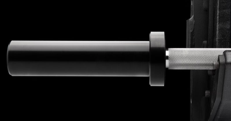 ROGUE 29MM スタンプバー ブラックのスリーブ外周を横から接写したディテール、滑らかな回転部とカラー形状の仕上げが分かる構図
