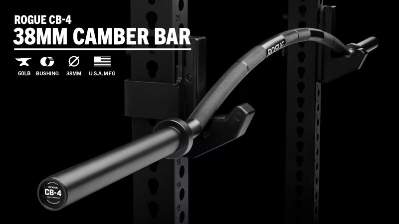 ROGUE CB-4 38mm キャンバーバー ブラック、ラックにセットされた状態を斜め前方から捉えた全体構造ビュー、曲線シャフトとプレートスリーブの位置関係が分かるスペシャリティバーベル