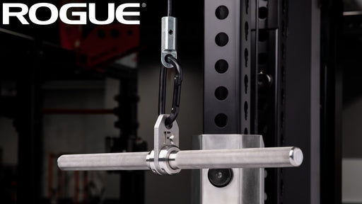 シルバーカラーのROGUE ステンレス ストレート ラットバー ケーブルアタッチメントを正面から捉えた全体構図、中央ブラケットと左右ストレートグリップの形状が分かる