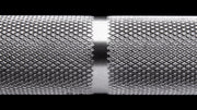 ROGUE 20KGオハイオパワーバー IPF公認品 ステンレスシャフト/クロムスリーブ センターローレットを正面から拡大し中央の未加工部との境界が分かる構図