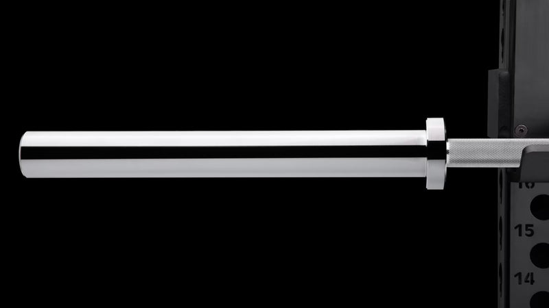 ROGUE 20KGオハイオパワーバー IPF公認品 ステンレスシャフト/クロムスリーブ スリーブ部分を横から捉えクロム仕上げの光沢と段差構造が分かる構図
