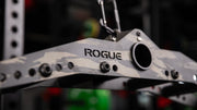 ROGUE CG-1C マルチグリップキャンバーケーブル＆ランドマインアタッチメント（アルミニウムフレーム）カモの側面フレームを斜め横から捉えた接写、多段穴加工とグリップ位置調整構造