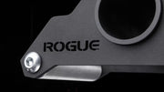 ROGUE CG-1T トライアングルケーブル＆ランドマインアタッチメント（アルミニウムフレーム）シルバーの正面構図、トライアングル形状フレームと左右グリップ配置