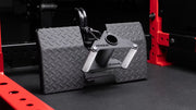 ROGUE CG-1T トライアングルケーブル＆ランドマインアタッチメント（アルミニウムフレーム）シルバーをランドマインバーに装着した横方向の視点、グリップ位置とプレート配置が分かる構図