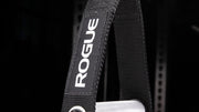 ROGUE シングルハンドル ケーブルアタッチメント ハンドル直径28.5MM シルバー ハンドル端部のボルト固定部を横から捉えた接写、ストラップ接続部と金具構造が分かる構図