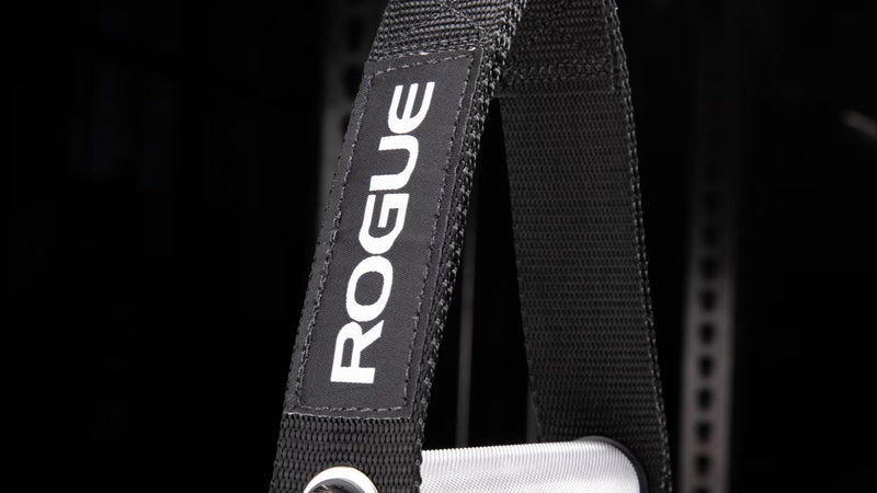 ROGUE シングルハンドル ケーブルアタッチメント ハンドル直径28.5MM シルバー ハンドル端部のボルト固定部を横から捉えた接写、ストラップ接続部と金具構造が分かる構図