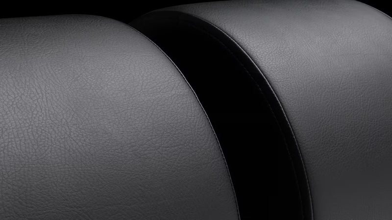 ROGUE アブラムGHD2.0 ブラックのヒップパッド側面クローズアップ、縫製ラインとエッジ形状が確認できる斜め視点