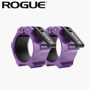 ROGUE USA アルミニウムカラー セラコート パープル、2個セットを斜め前方から捉えた全体ビュー、紫色セラコート仕上げとクランプレバーが分かるバーベルカラー