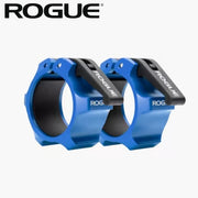 ROGUE USA アルミニウムカラー セラコート ブルー、2個セットを斜め前方から捉えた全体ビュー、ブルーセラコート仕上げとブラックレバーが特徴のバーベルカラー