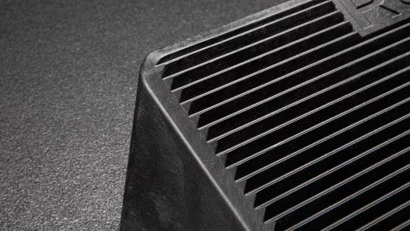 ROGUE 20インチ レジン スクワットウェッジ ブラック使用時の側面アングル、かかとを高く保ったスクワット姿勢が確認できる視点