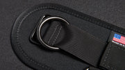 ROGUE アンクルカフケーブルアタッチメント ブラック端部の大型Dリングを接写。金属パーツと補強縫製の仕上がりが分かる詳細ビュー