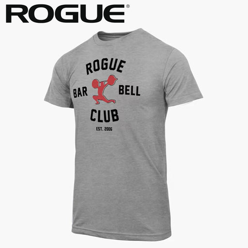 ROGUE バーベルクラブTシャツ グレーを正面やや斜めから捉え、胸元のROGUE BAR BELL CLUBロゴと赤いウェイトリフター、半袖と裾まで確認できるデザイン