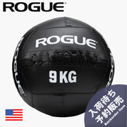 ROGUE KG メディシンボール ブラック 9kgモデルを正面から捉えた外観。レース構造と重量表示、均一な球形デザインが確認できる