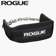 ROGUE エコーディップベルト ネイビーブルー 正面ロゴパッチが見える角度、チェーン付きウエイトトレーニング用ディップベルト