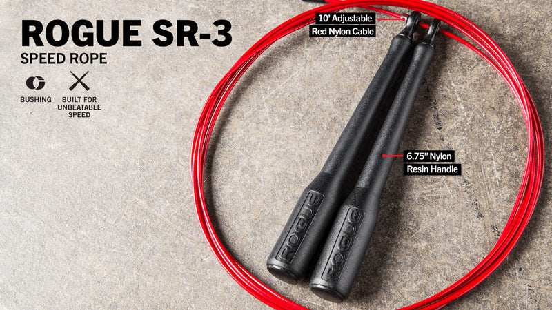 ROGUE SR-3 ブッシング スピードロープ ブラックを斜め上から俯瞰した構図、ナイロン樹脂ハンドルと赤色ケーブル接続部のディテールが確認できる配置