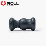 ROLL Recovery R3 フットローラー ブラックを正面から捉えた全体ビュー。独自形状と凹凸のある表面デザインが分かるモビリティローラー