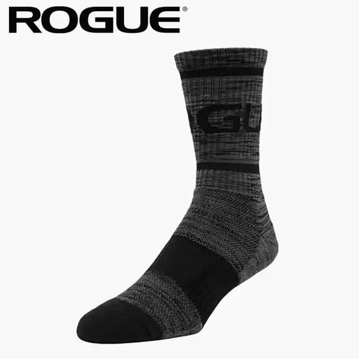 ROGUE ソックス ブラックグレーを斜め前方から捉えたミドル丈デザインで編み分けパターンと足首サポート構造が分かる仕様