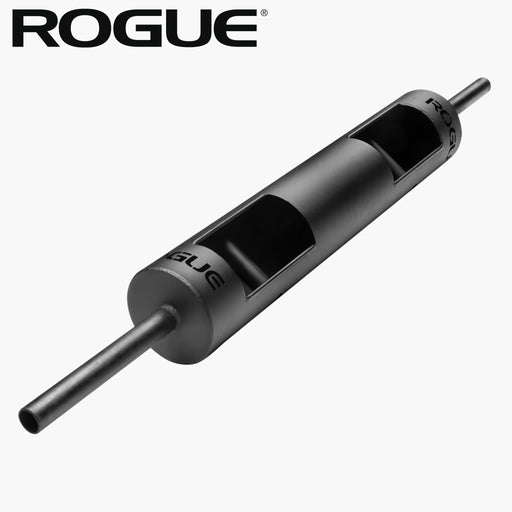 ROGUE LB-2 8インチ ログバー レッド、斜め上からの角度で全体構造を捉えた構図、中央の筒状フレームと両端スリーブ、内部のニュートラルグリップハンドルが確認できるデザイン