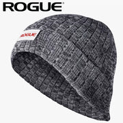 ROGUE ビーニー グレー×ブラック ミックスニットの編み柄とフロントタグを斜め上から確認できる質感重視のデザイン