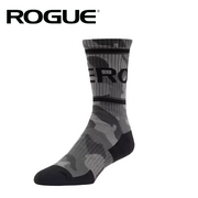 ROGUE ソックス グレーカモを斜め前方から捉えた足首丈デザインで迷彩柄と履き口リブ、ヒール補強が分かる全体構造