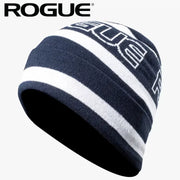 ROGUE ビーニー ネイビー＆ホワイト ボーダー柄と編み込みROGUEロゴを斜め前方から捉えたカジュアルデザイン