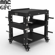 MBC×GFC ダンベルスタンドPRO ブラック、キャスター付きフレームと3段収納棚、プレートホルダーを備えたスタンドを斜め前方から捉えた3/4アングルの全体構造